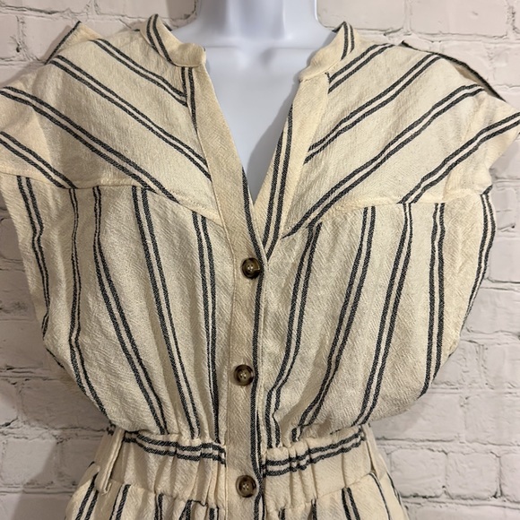 Zara cream & navy romper - Picture 5 of 8